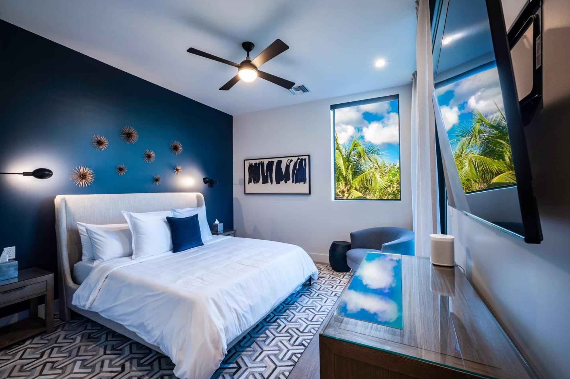 Black Urchin Boutique Resort Bodden Town Bilik gambar